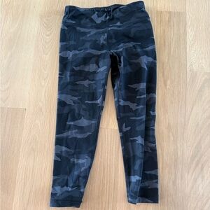 ATHLETA GIRL Printed Chit Chat Camo Leggings Capri Size L